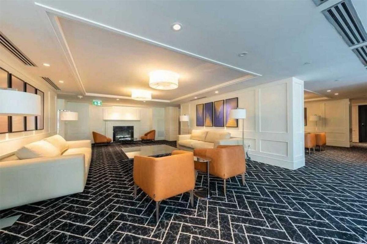Stylish Downtown Toronto Residential Hotel Exterior photo